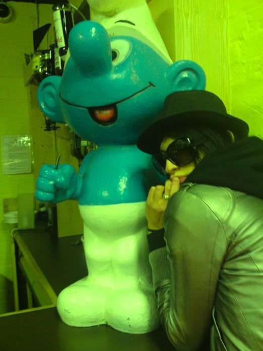Cat is smoothtalking a smurf Photobucket