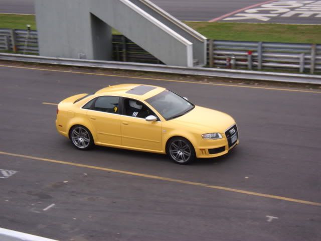 http://i166.photobucket.com/albums/u85/VWmama04/Cars/limerockrace044.jpg