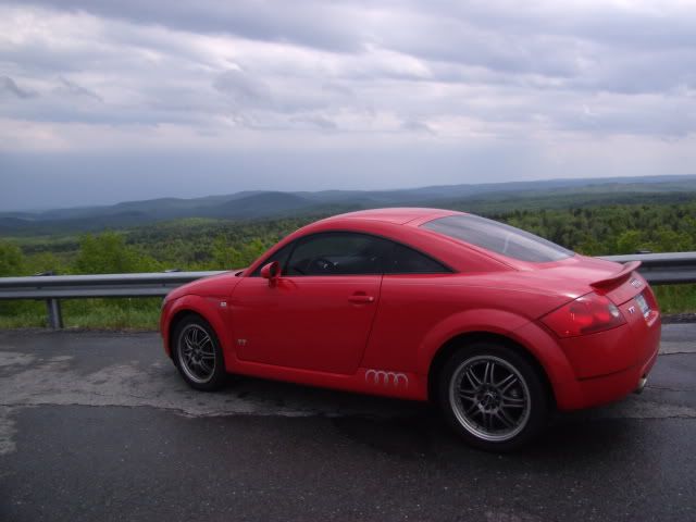 http://i166.photobucket.com/albums/u85/VWmama04/jumpfromplane004.jpg