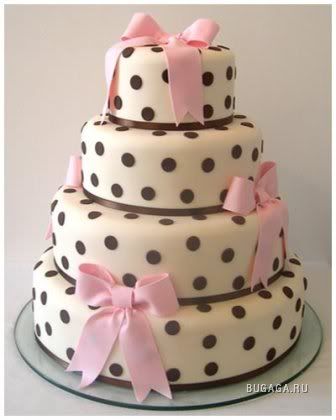 1181840080_audreyweddingcake.jpg
