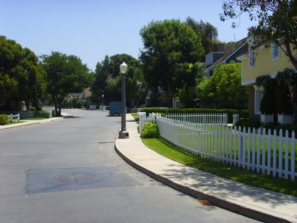 SSL20450.jpg Wisteria Lane from Desperate Housewives image by creyno